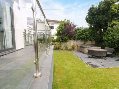 A garden with a patio and hot tub at Miramar in St. Ives
