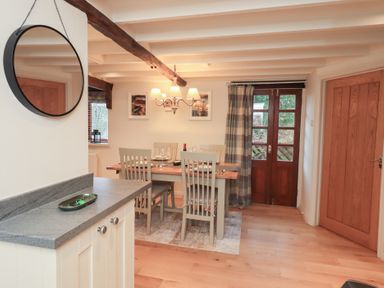 A dining room with a table and chairs at Jasmine Cottage in Thornthwaite