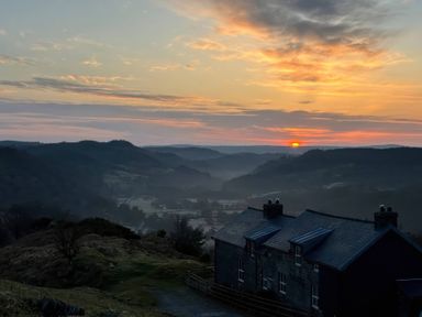 A house near hills with a sunset view at Ty Siabod in Capel Curig near Betws-Y-Coed