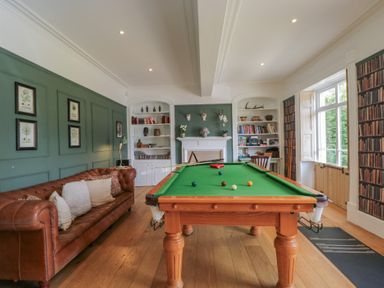 A snug with a pool table and a sofa at Cotswold House in Moreton-In-Marsh