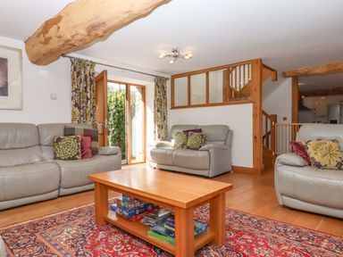 A living room with sofas and a coffee table at Swallows Reach Halwell