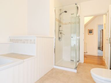 A bathroom with a shower enclosure a bathtub and a toilet at Middletown in Keswick