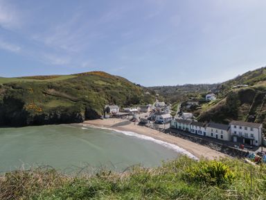 A view of a beach and houses at Brynmorfa in Llandysul