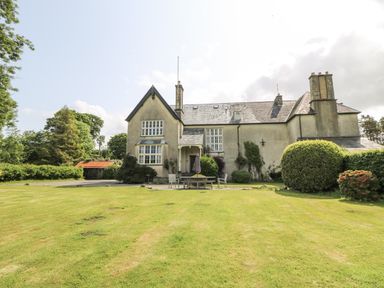 A house with garden and patio at Plas Pontfaen near Fishguard and Newport, Pembrokeshire