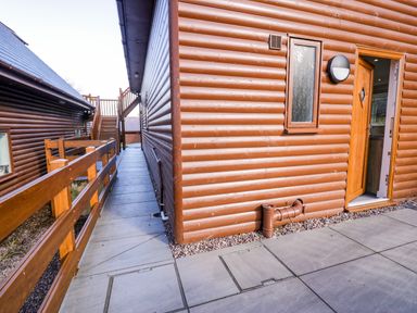 Property photo 2 of 32