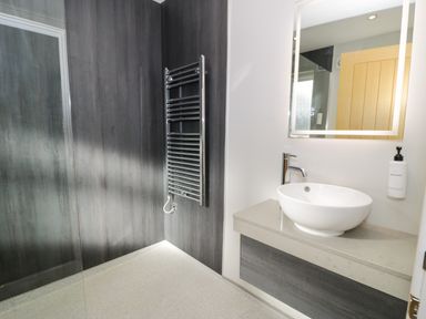 Property photo 11 of 32