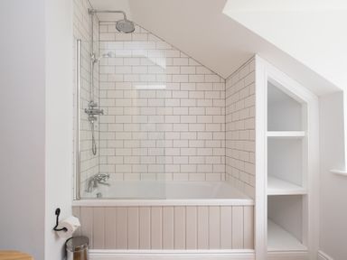 A bathroom with a bathtub and shower at Henhouse Farm in Bodenham