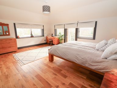 A bedroom with a bed and dressing table at Shanti Gher in Bantry