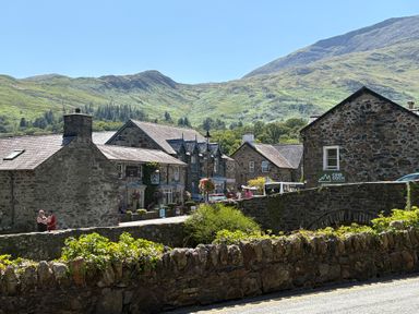 Houses and mountains in a village at Quarryman's cottage in Beddgelert