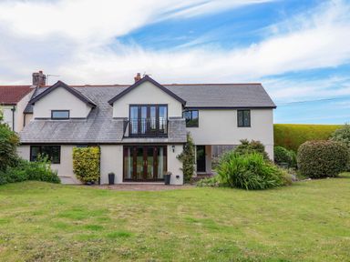 A house with a balcony and garden at 1 Eastdon Cottages in Exeter