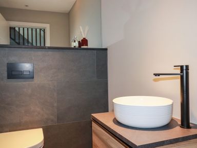 A bathroom with a sink and toilet at Harberton