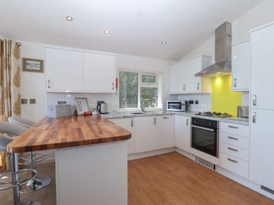 A kitchen with cabinets and appliances at Skyview in Newton Ferrers