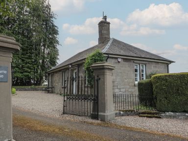 A house with a gravel driveway at Eagle Glen Cottage, Kettins near Coupar Angus