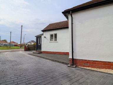 An exterior view of a house with a driveway at Driftwood in Rhyl