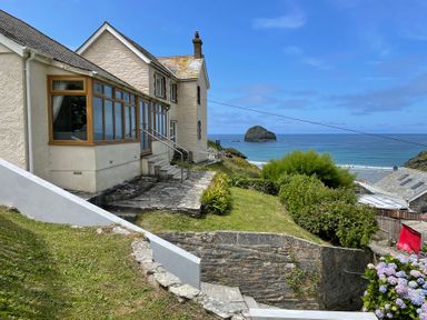 A house with garden and sea view at Sea Ledge near Trebarwith Strand near Tintagel