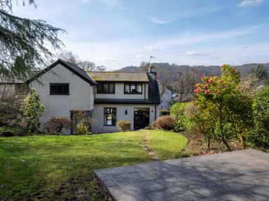 A house with garden and pathway at Marina View Bowness-On-Windermere