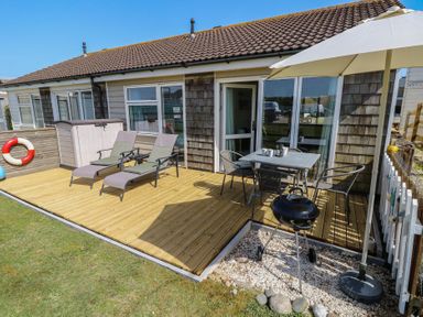 An outdoor area with a deck, table, and chairs at Plimoth N8 Yarmouth