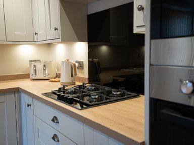 A kitchen countertop with a gas stove kettle and toaster at The Reef in Kessingland