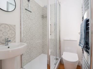 A bathroom with a sink, shower, and toilet at Glendale, Port Isaac