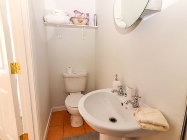 A bathroom with sink and toilet at O'Connell's Lodge, Portmagee, County Kerry