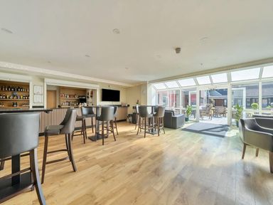 A lounge with a bar area and seating at Marine Court First-floor Double Bedroom with Bathroom Littlehampton