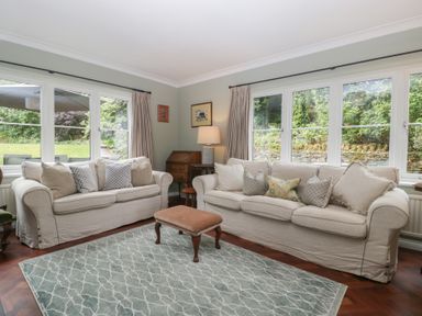 A living room with two sofas and a coffee table at St. Marys House in Church Westcote near Bledington