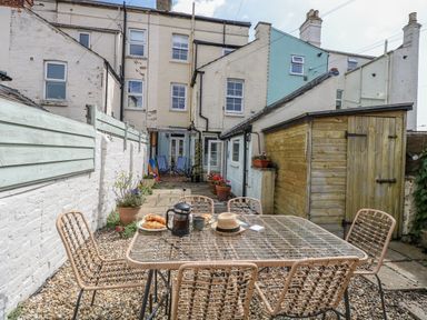 A garden with a table and chairs at 18 Pakefield Road Lowestoft