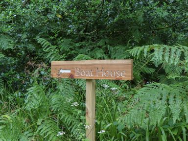 A sign pointing to the Boat House at The Boat House Ashprington