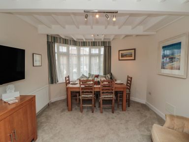 A dining room with a table and chairs at Iveridge in Sandsend