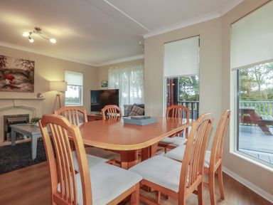 A dining room with a table and chairs at Lodge 9 - Lamorna in Tregolds near St Merryn