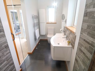 A bathroom with a sink and toilet at Byron’s Retreat in Crantock