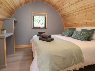 A bedroom with a bed and towels on display at Barley near Nelson