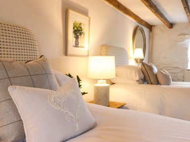 A bedroom with beds and pillows at Bwthyn Canol in Llanfair