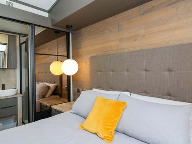 A bedroom with a bed and a lamp at Hazelnut Lodge in Chipping Norton