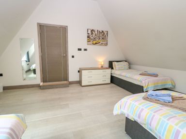 A bedroom with two beds and a drawer at Silver Copse Frilford Heath Near Abingdon
