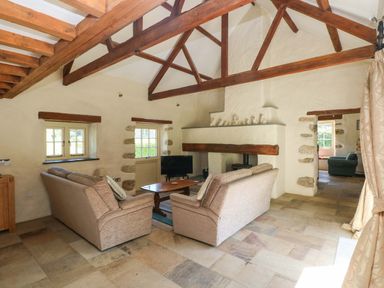 A living room with sofas and a coffee table at Carreg Las in Haverfordwest