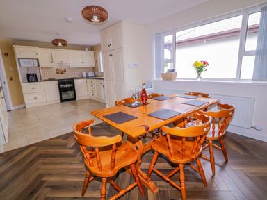 A dining room with a table and chairs at Ard Na Mara 