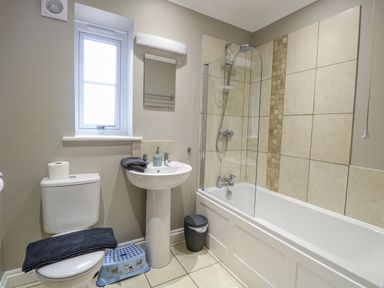 A bathroom with a bathtub and shower at Woodlark