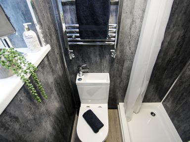 A bathroom with a toilet and bath tub at Penrhos Walks in Holyhead