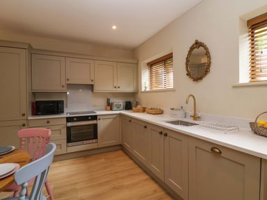 A kitchen with cabinets and appliances at The Annex in Burford