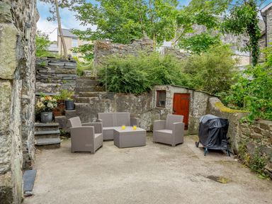 An outdoor seating area with furniture and a barbecue grill at Brondderwen