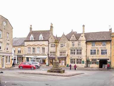 A square with buildings and a statue at Lavender Cottage (Stow-on-the-Wold) Cheltenham