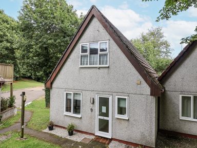 A house with a garden path at Valley Lodge 20 in Callington