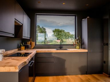 A kitchen with sink and window at The Red House in Farndon