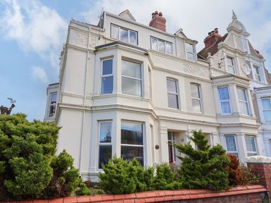 A residential building with windows and bushes at Mariners Lee