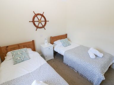 A bedroom with two single beds at Hawthorns in Swansea