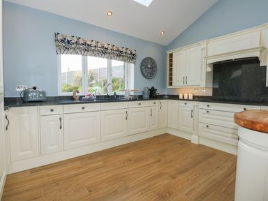 A kitchen with cabinets and countertop at Criw in Bryncroes near Sarn Meyllteyrn