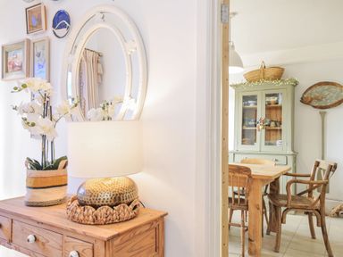 A dining room with a table and chairs at Mayhurst in Looe