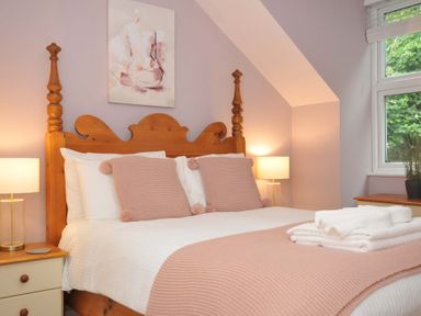 A bedroom with a bed and lamp at Overdale