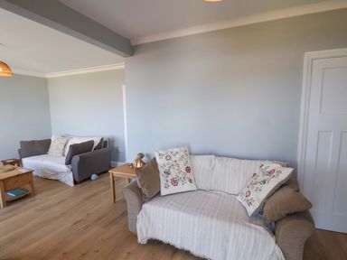 A living room with sofas and a coffee table at Floraville